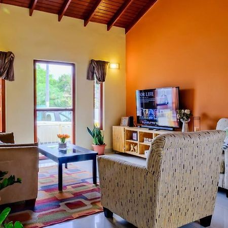 Iona'S Home: Vibrant 2Bedroom Home Near וילמסטאד מראה חיצוני תמונה